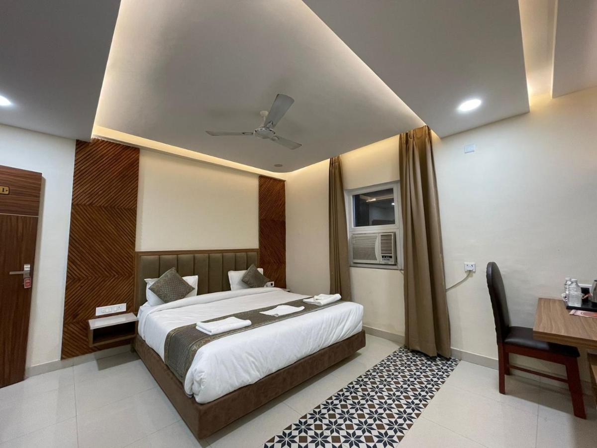 Hotel Santoor Varanasi Exterior photo