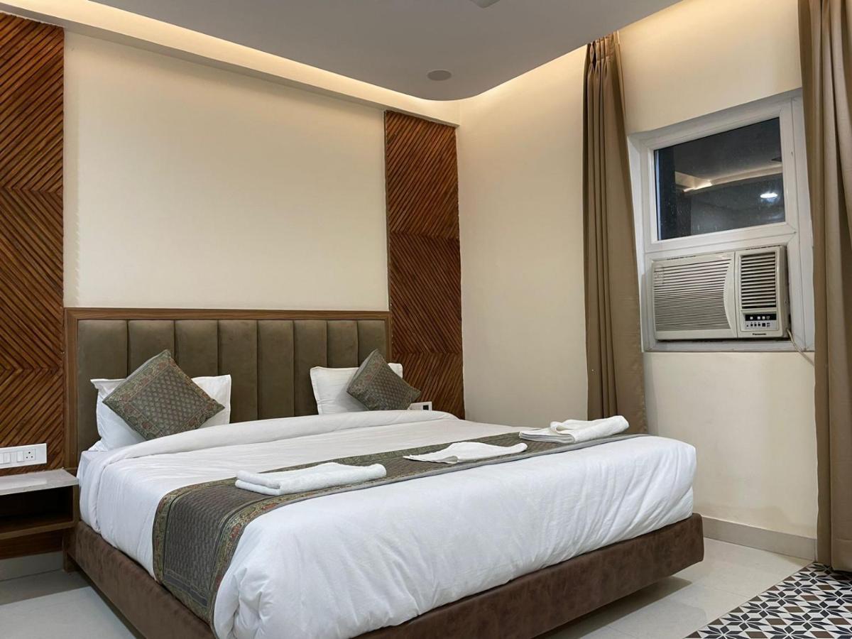 Hotel Santoor Varanasi Exterior photo