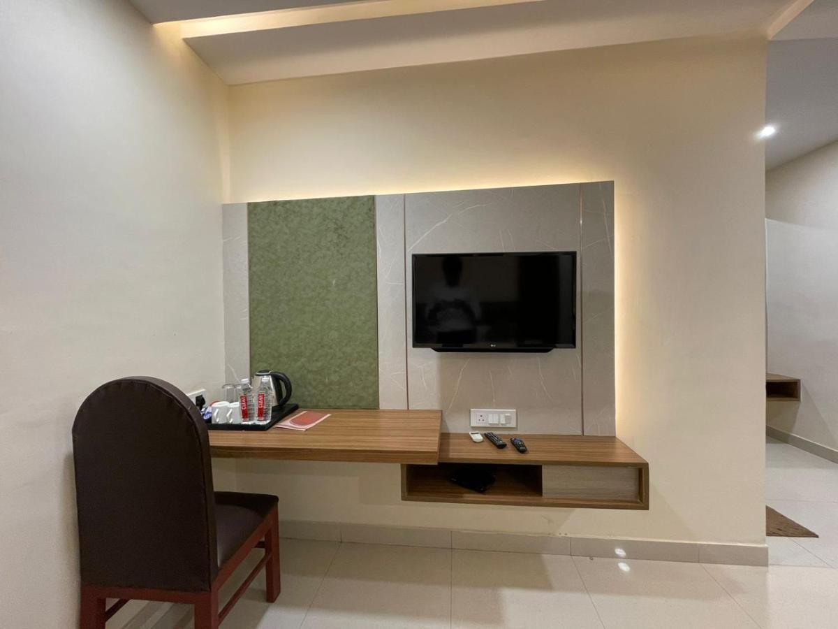 Hotel Santoor Varanasi Exterior photo