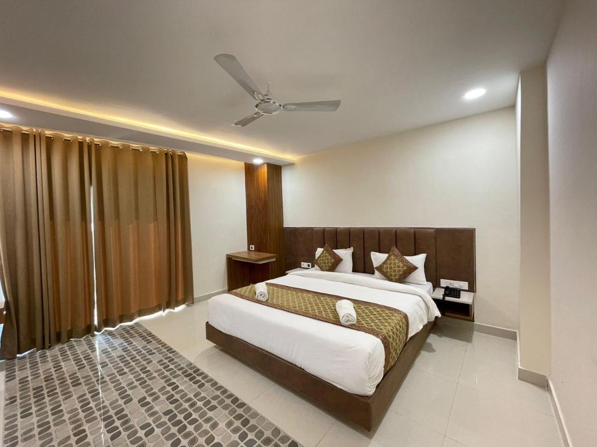 Hotel Santoor Varanasi Exterior photo