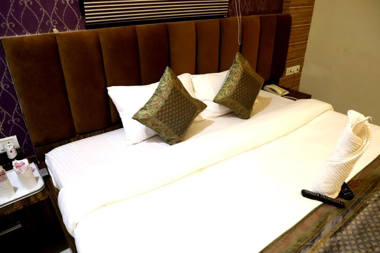 Hotel Santoor Varanasi Exterior photo